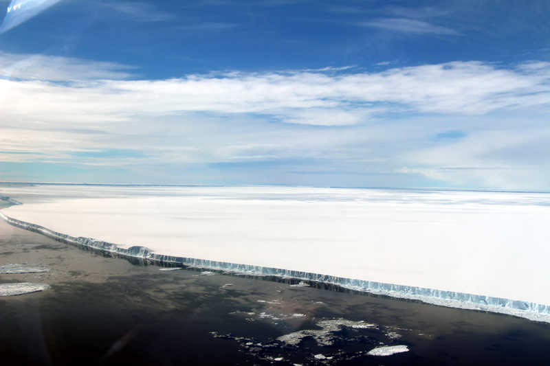 A remarkable shot of A-69, revealing the extent of its size. (Image: NASA/John Sonntag)